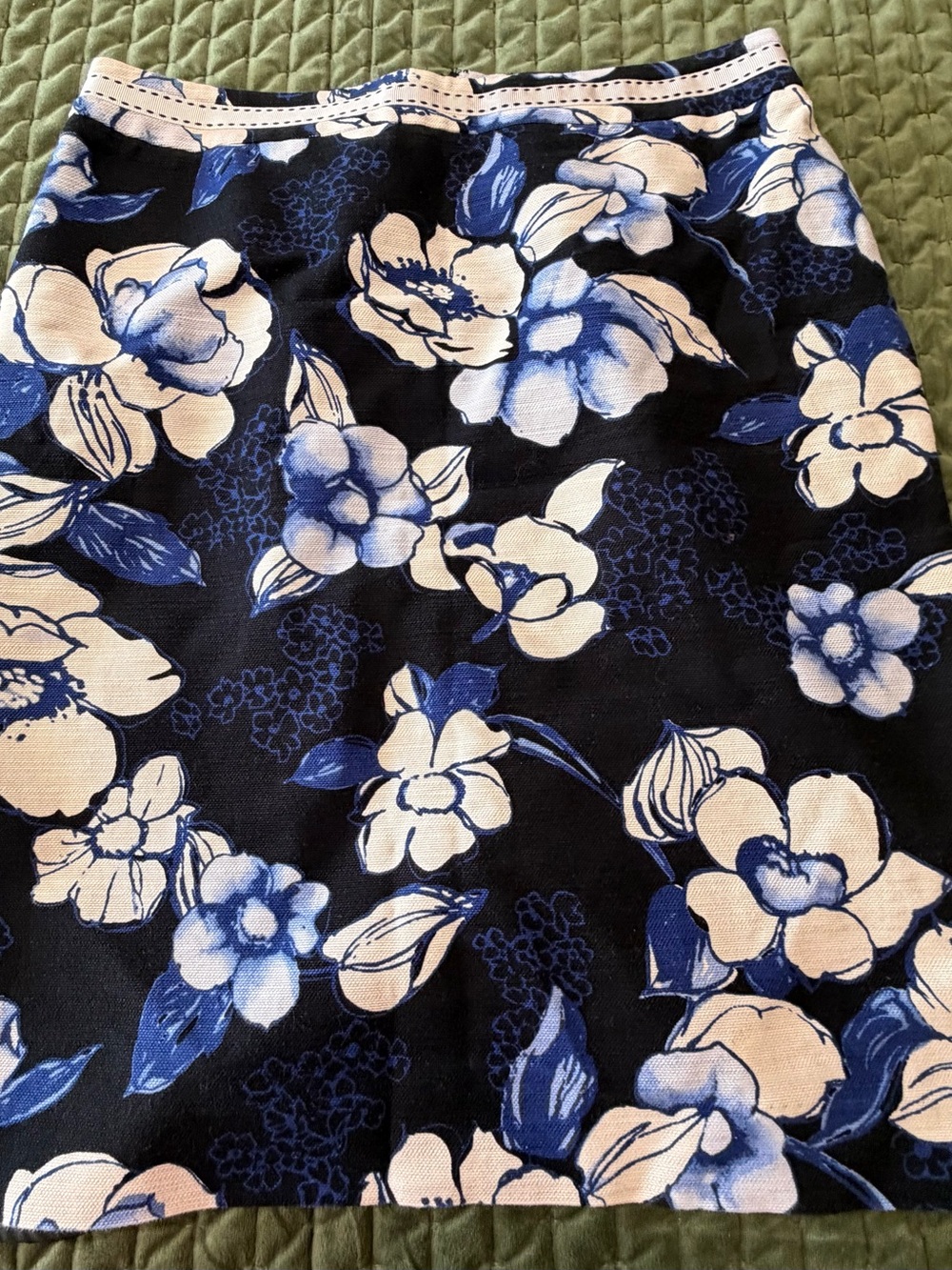 Talbots pencil skirt black background with blue and white floral pattern size 8